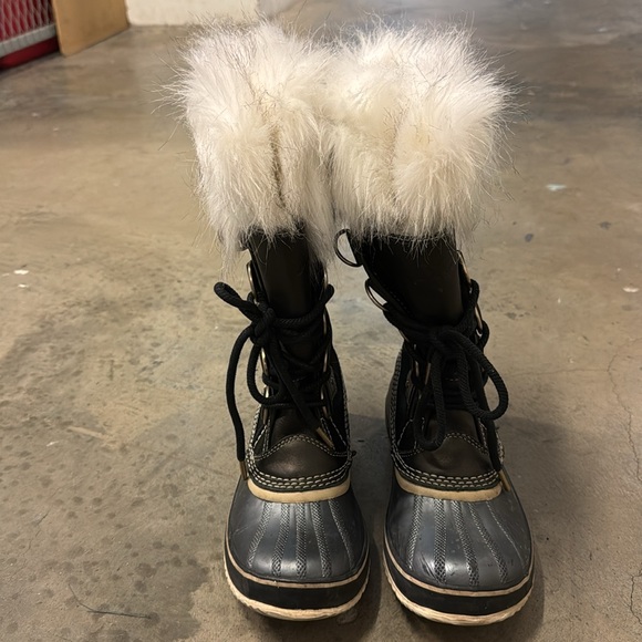Sorel winter boots size 8 - Picture 2 of 5
